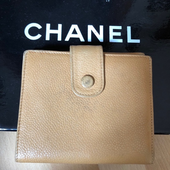 💰SOLD-Authentic Chanel Caviar leather CC bifold wallet - Picture 2 of 8